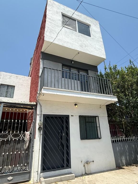 CASA EN RENTA CON USO COMERCIAL COL. LA GUADALUPANA $17,200 pesos