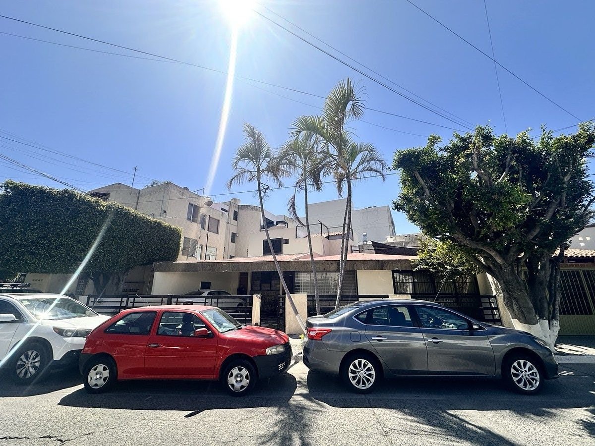 PROPIEDAD COMERCIAL EN VENTA, en Jardines de Guadalupe, Zapopan