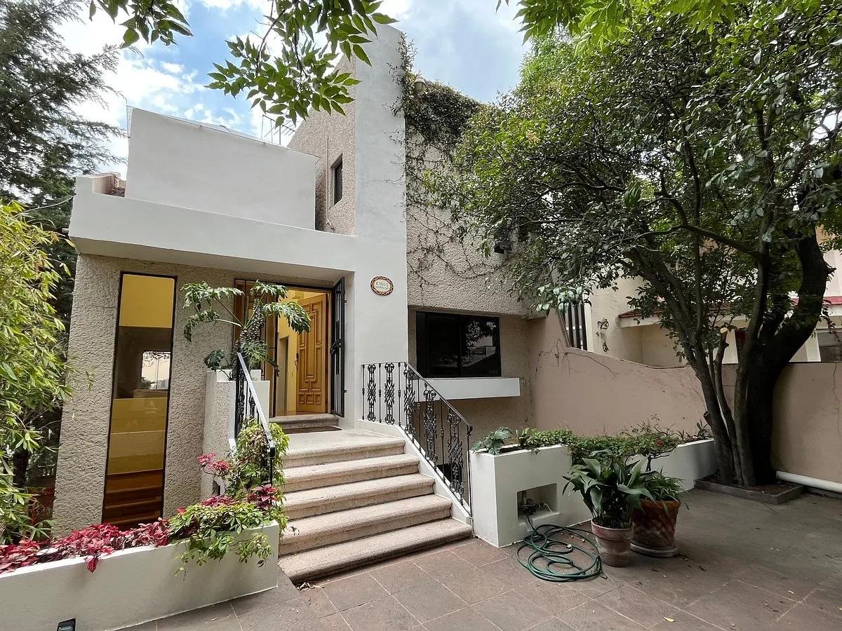 CASA EN VENTA EN JARDINES DE LA MONTAÑA