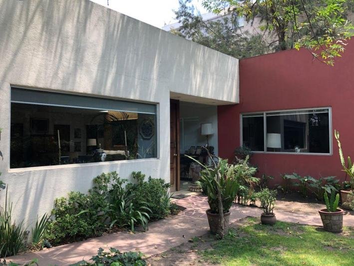 Casa en venta para remodelar  en Alpes 230 en Lomas de Chapultepec 6 Recámaras