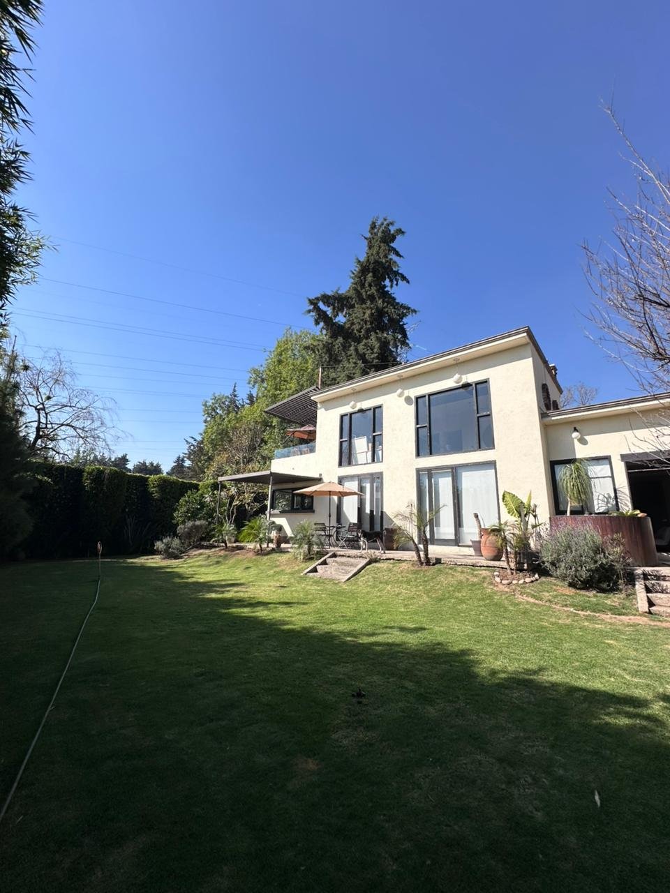 Casa en venta en exclusiva privada con magnífico jardin