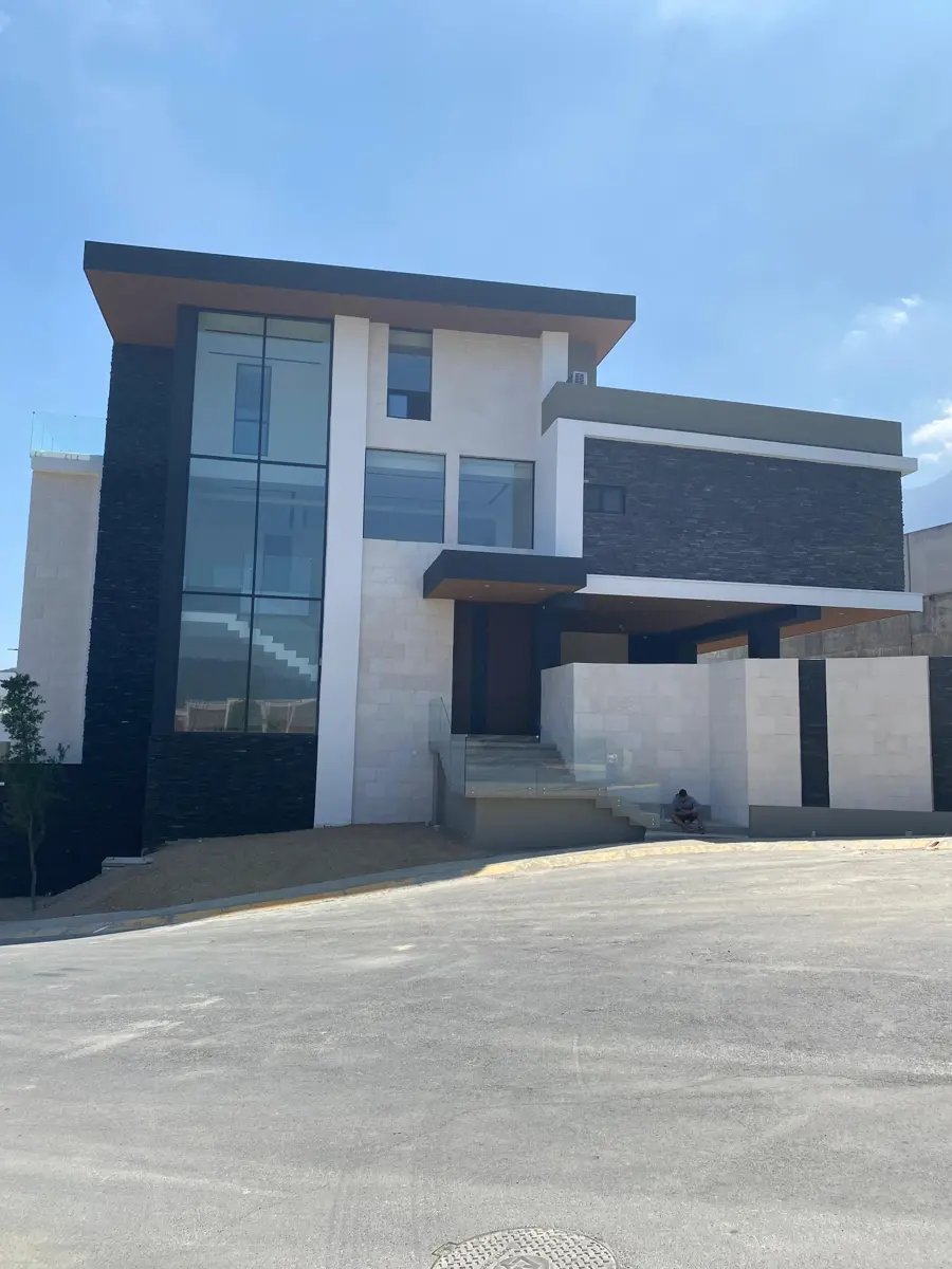 Venta de Residencia en Sierra Alta, Sector 10 /  $49,500,000.00