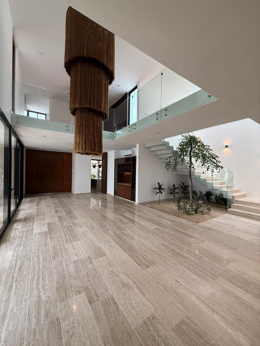 Venta de casa en Xcanatún, Mérida con amenidades de 597 m2