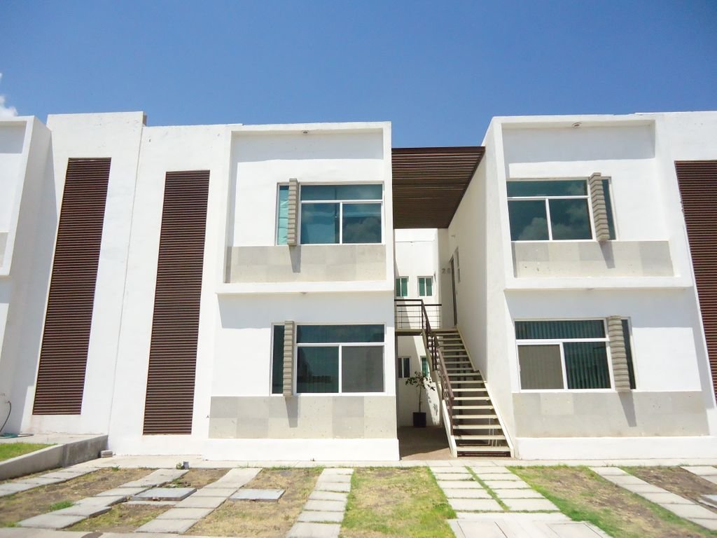 RENTA DEPARTAMENTO PLANTA BAJA COLINAS SANTUARIO CORREGIDORA PRIVADA ALBERCA SEGURIDAD