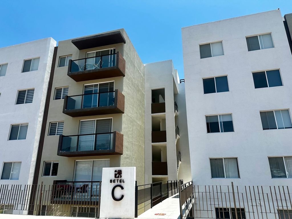RENTA DEPARTAMENTO PRIVALIA AMBIENTA CERCA JURIQUILLA ALTOZANO SEGURIDAD