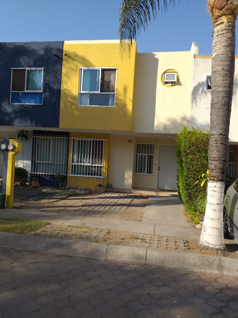 Casa en venta en Av.,Primavera 2772,