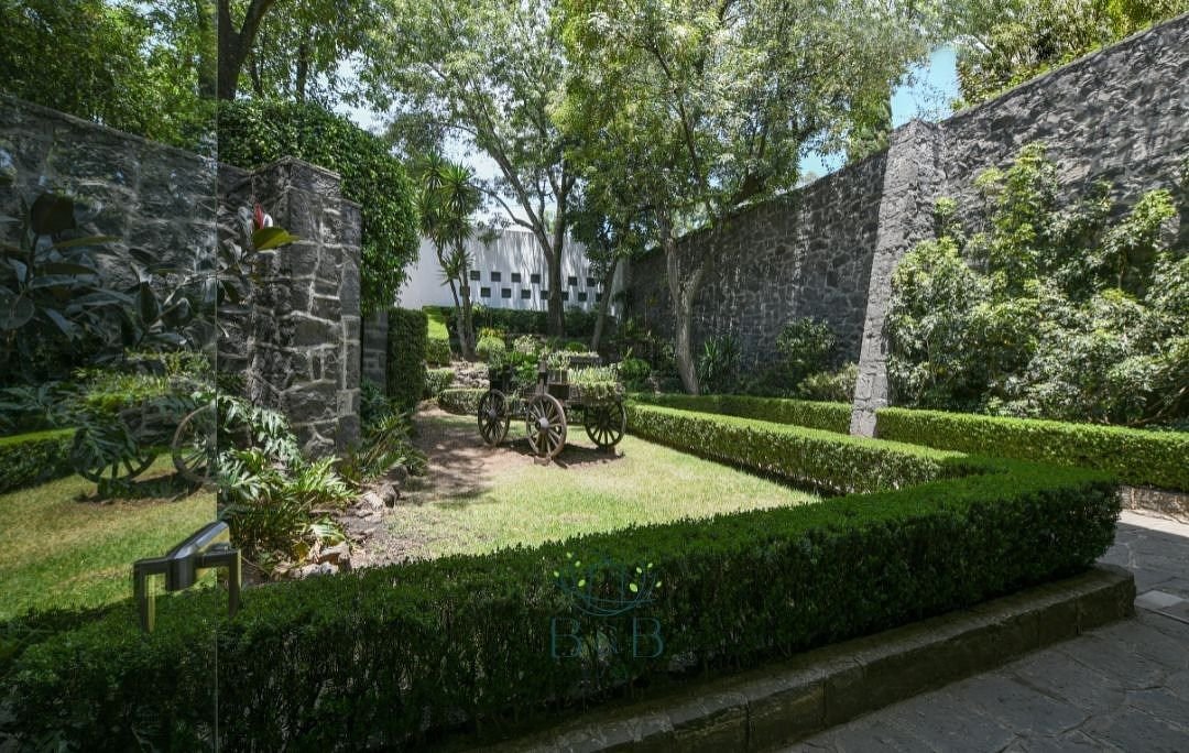 RESIDENCIA FAMILIAR EN LA CALLE MAS SEGURA DEL PEDREGAL · foto 2