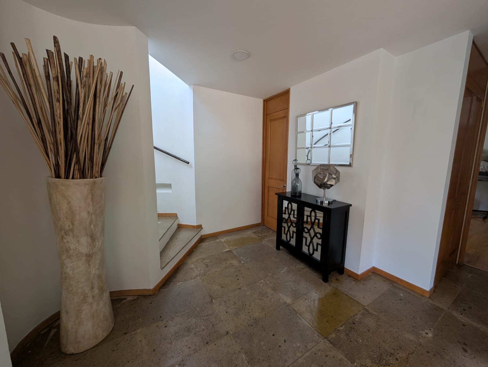 A 80 Seg de Periférico, 4 Cajones, Cuarto de Fiestas y Jardin de 180 Mt Priv. Pedregal, San Jerónimo · foto 2