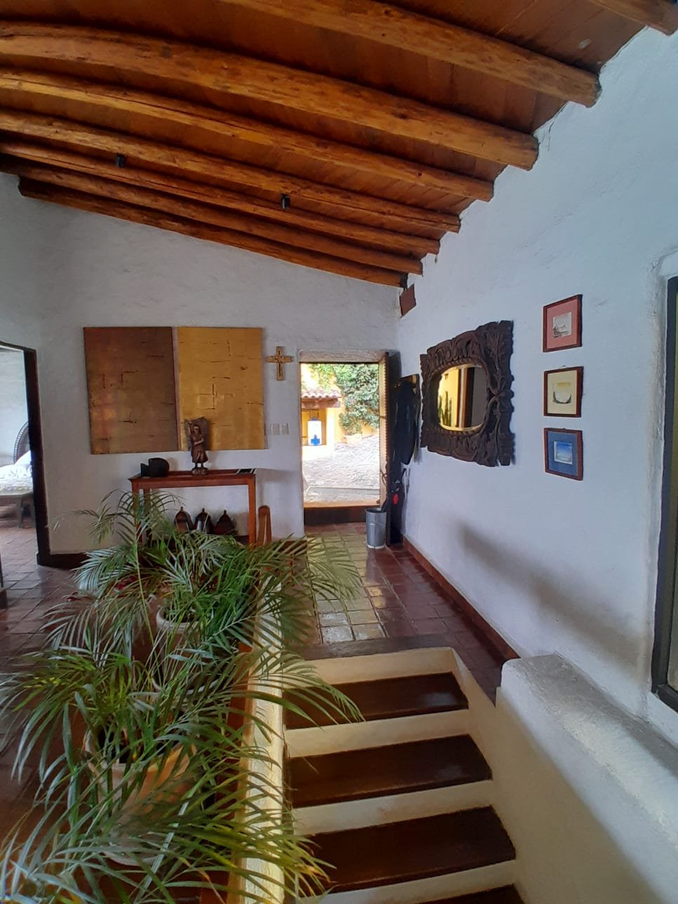 Residencia de Altura con Vista Panorámica a la Laguna en la Peña, Valle de Bravo
